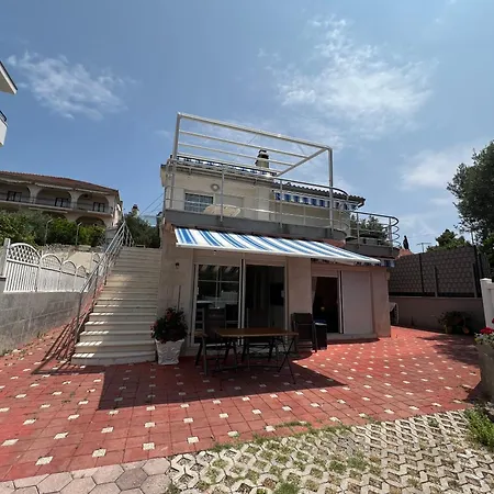 Zrinka Apartment